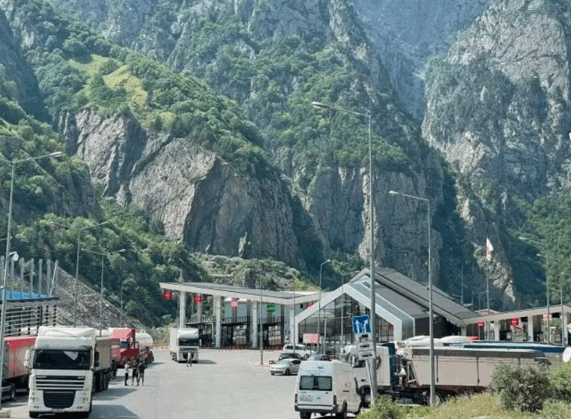 Україна евакуює громадян з кордону між РФ і Грузією