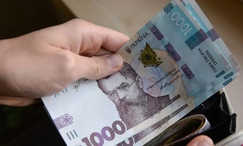 Українцям обіцяють зростання зарплат та пенсій