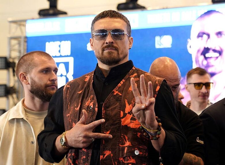 Усик показав фото зі спаринг-партнером Амосовим