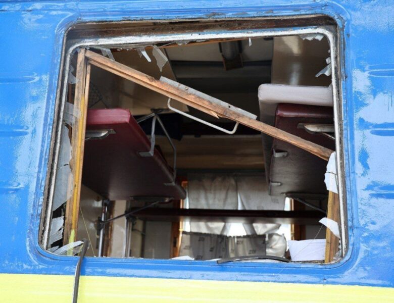 УЗ пояснила, чому не зупиняє потяги під час атак