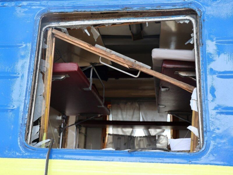 УЗ пояснила, чому не зупиняє потяги під час атак