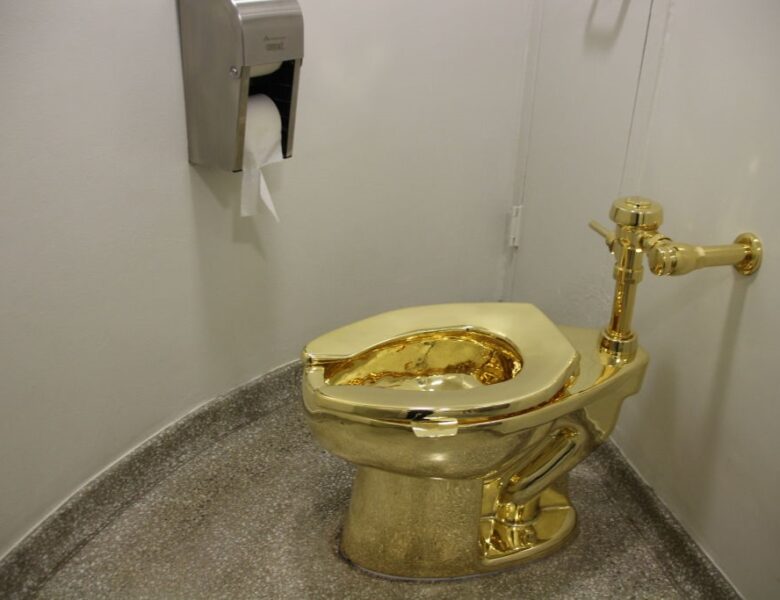 В Британії засудили крадіїв арт-об’єкту – золотого унітазу
