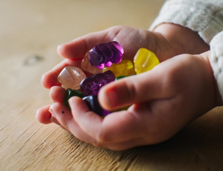 В Данії діти потруїлися знайденими цукерками з канабісом