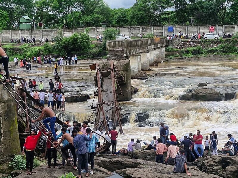 В Індії обвалився туристичний міст: є загиблі, багато постраждалих