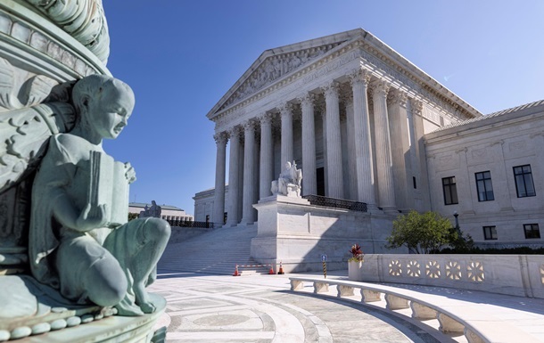 Верховний суд США заборонив нижчим судам блокувати укази Трампа