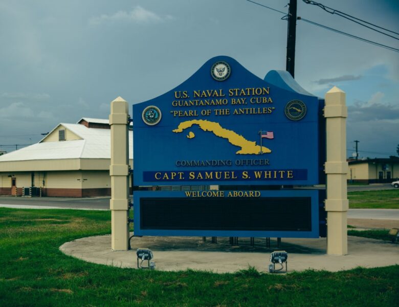 Відправка мігрантів на базу Гуантанамо: Білий дім спростував новину