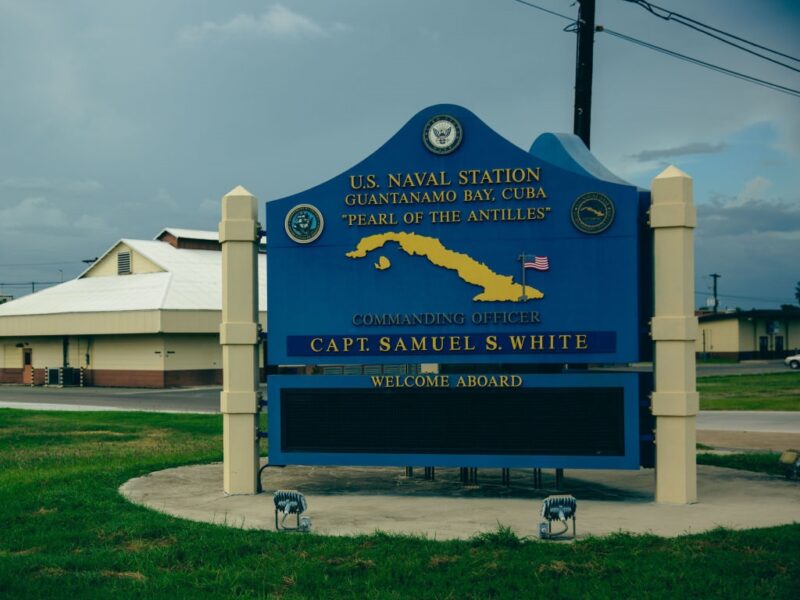 Відправка мігрантів на базу Гуантанамо: Білий дім спростував новину