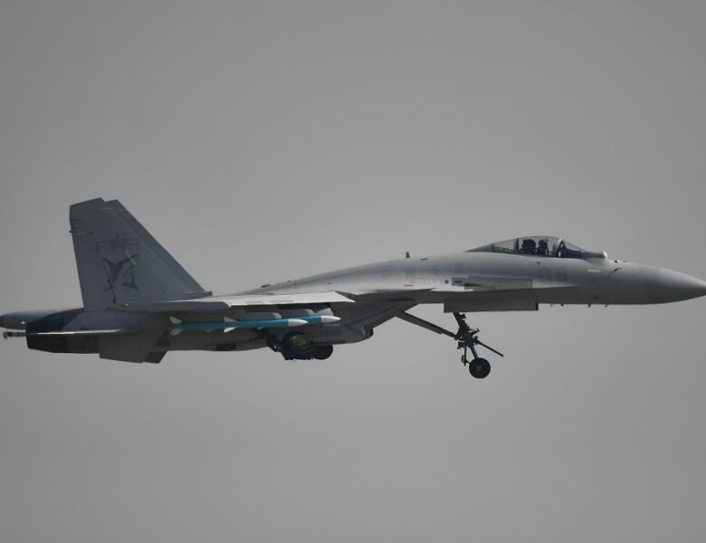 Винищувач Китаю пролетів за 45 метрів від літака Японії