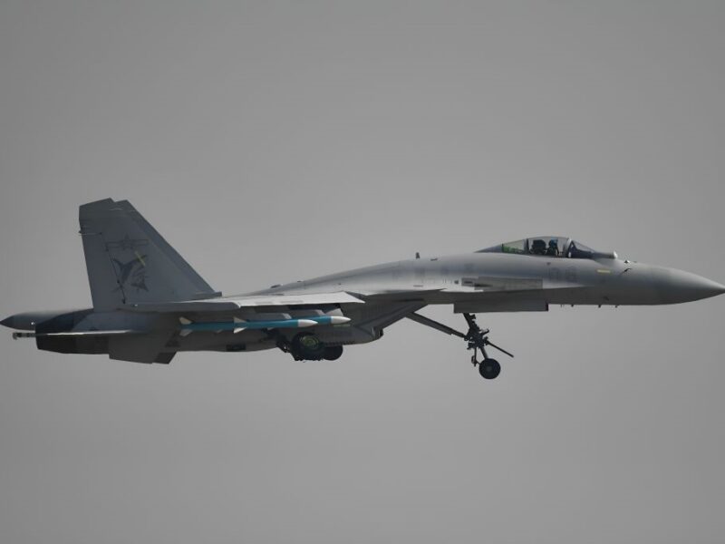 Винищувач Китаю пролетів за 45 метрів від літака Японії