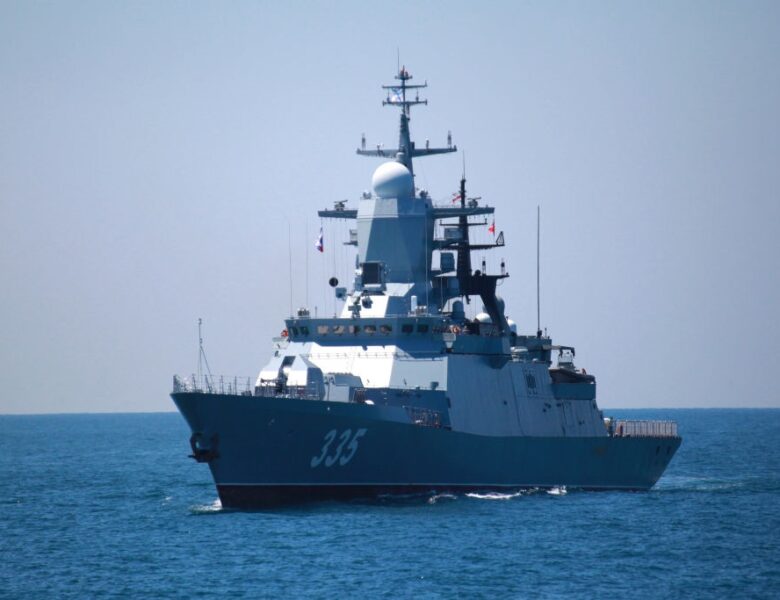 Військові кораблі РФ почали супроводжувати “тіньові” танкери через Ла-Манш