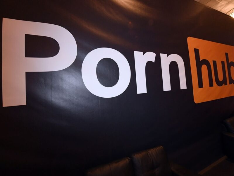 Влада Франції відповіла Pornhub на заяву щодо намірів покинути країну