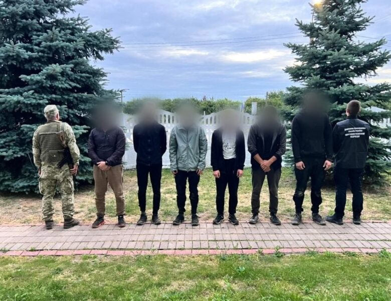 Йшли в Угорщину: прикордонники викрили групу порушників