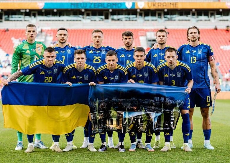 Заклик до світу: збірна України вийшла на поле з фото зруйнованого Києва
