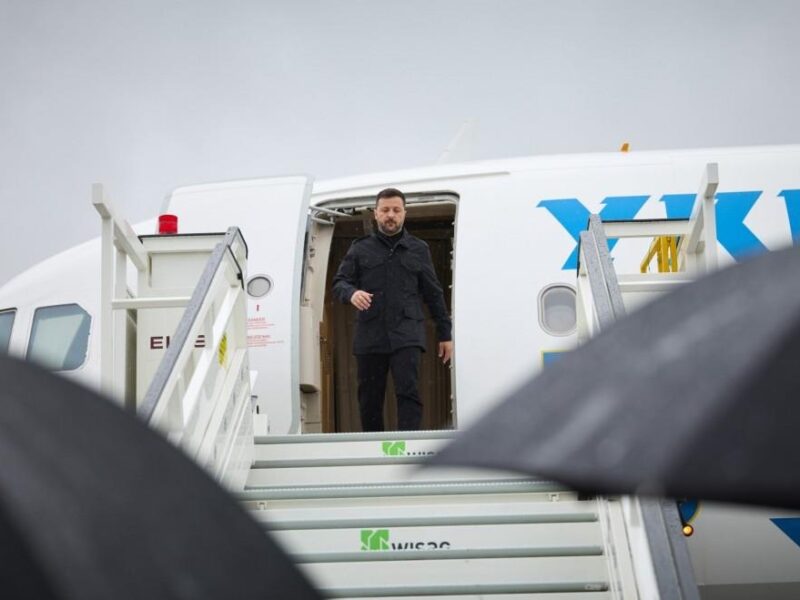 Зеленський анонсував візит до Британії