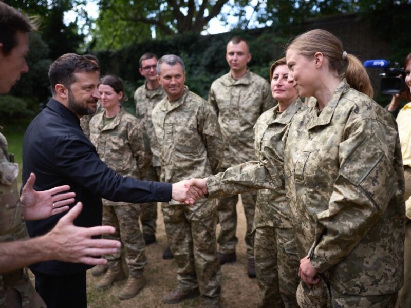 Зеленський і Стармер зустрілися з бійцями ЗСУ, що готуються у Британії
