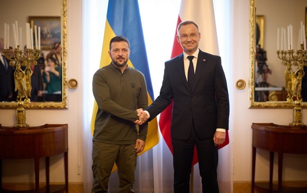 Зеленський нагородив Дуду орденом Свободи