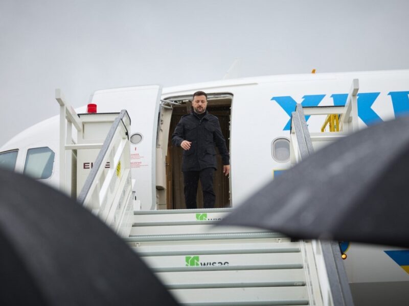 Зеленський прибув на cаміт у Вільнюсі