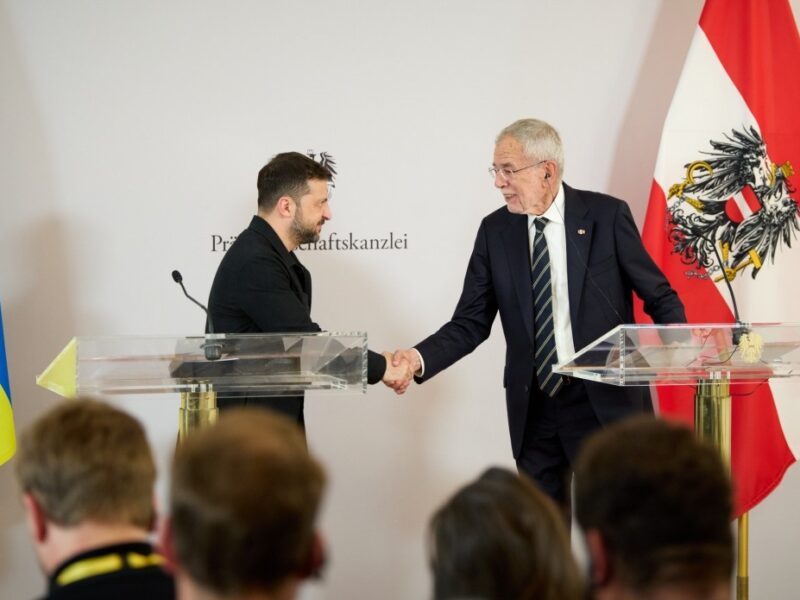 Зеленський закликав Австрію допомогти з розшуком олігархів