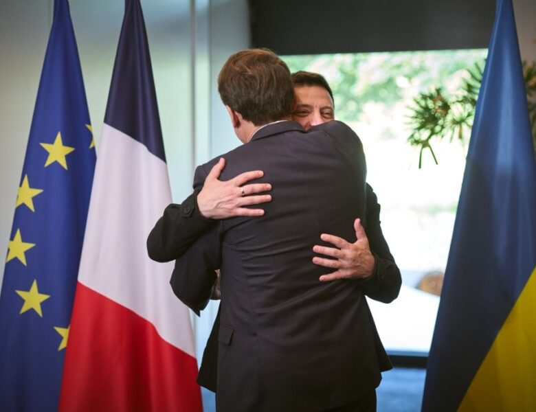 Зеленський зустрівся з Макроном