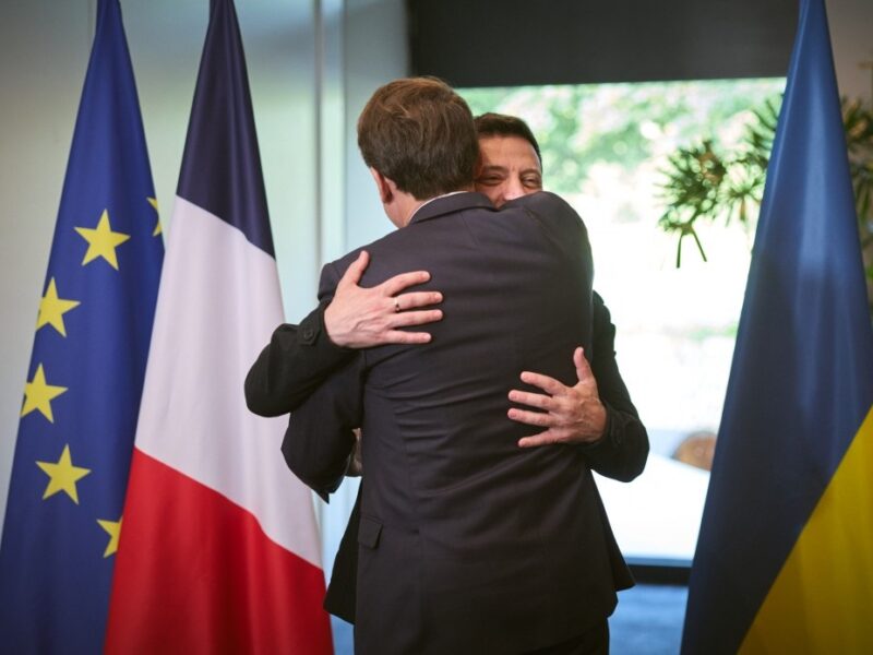 Зеленський зустрівся з Макроном