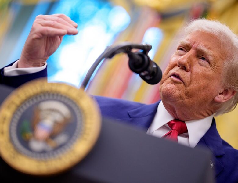 ЗМІ: Трамп заборонив жителям 12 країн в’їзд у США