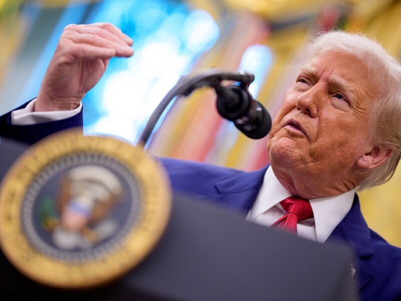 ЗМІ: Трамп заборонив жителям 12 країн в’їзд у США