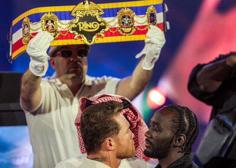 Знаковий бій: Альварес та Кроуфорд битимуться за рекордний пояс