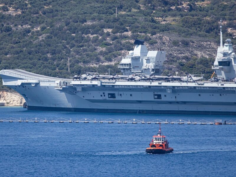 Зробив 5000 фото: у Греції затримали чоловіка, який шпигував біля бази НАТО