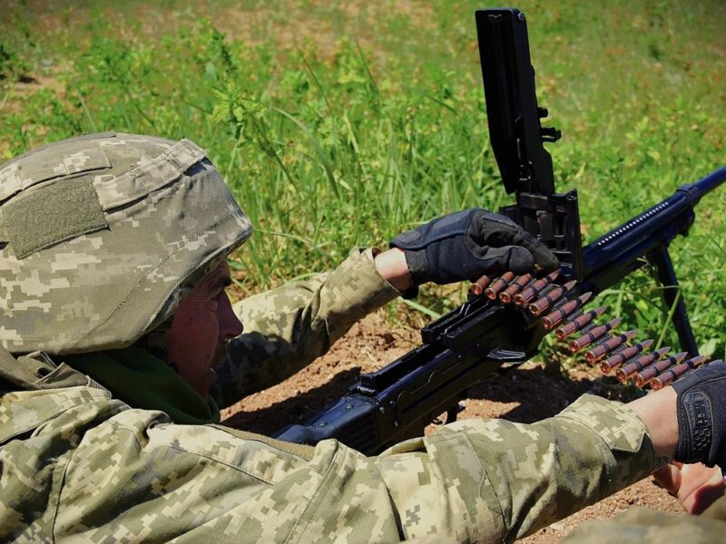 ЗСУ відбивають атаки росіян на 12 напрямках