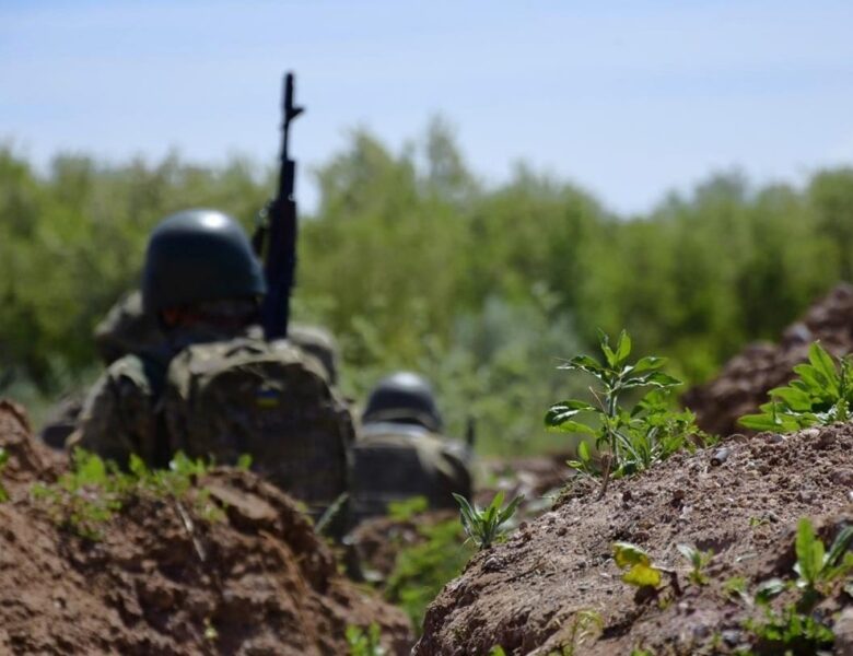 ЗСУ відбивають десятки штурмів біля Покровська
