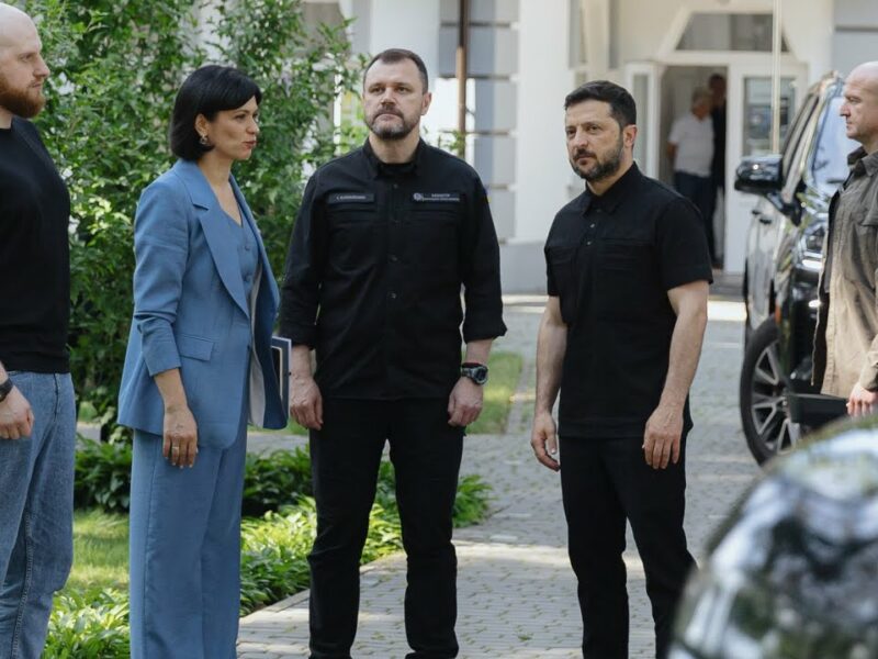 Президент України Володимир Зеленський відзначив медиків та військовослужбовців системи МВС