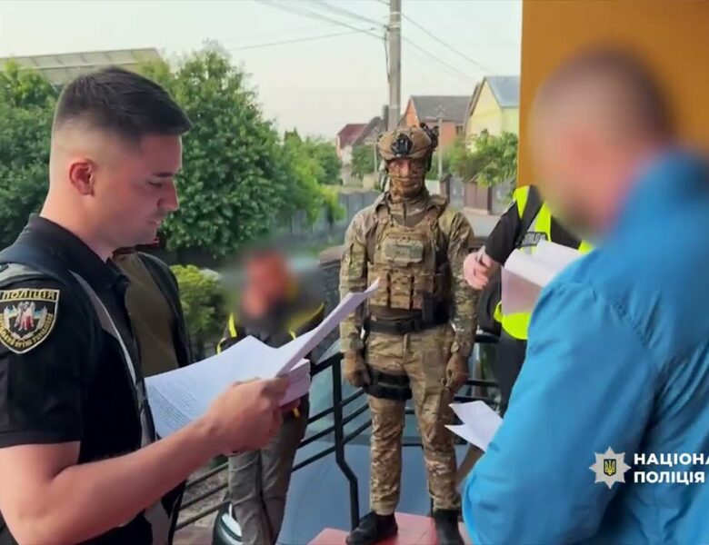 Підробка офіційних документів у масштабах держави: Нацполіція викрила злочинну організацію