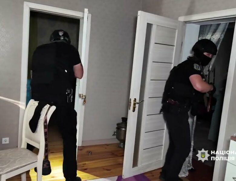 Втеча з країни за 17 000 доларів: поліцейські перекрили канал незаконного перетину кордону