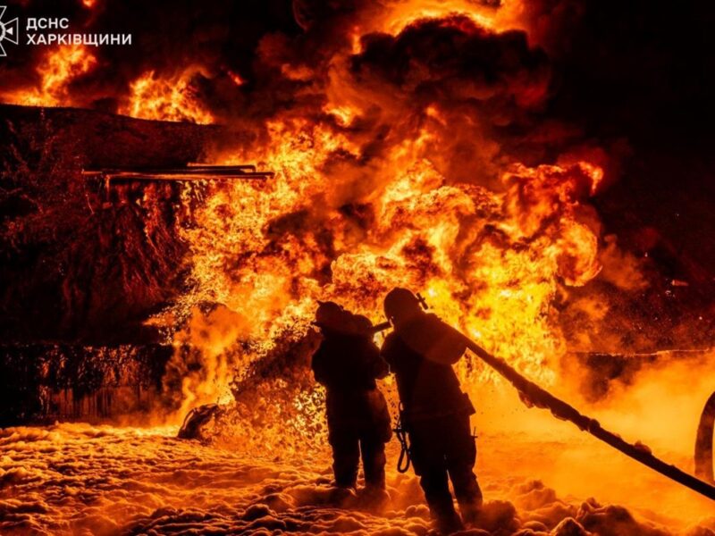 Атака РФ: у Чугуєві велика пожежа, 11 поранених