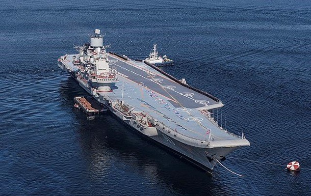 Без проходу кораблів і салюту: Росія скасувала головний парад ВМФ