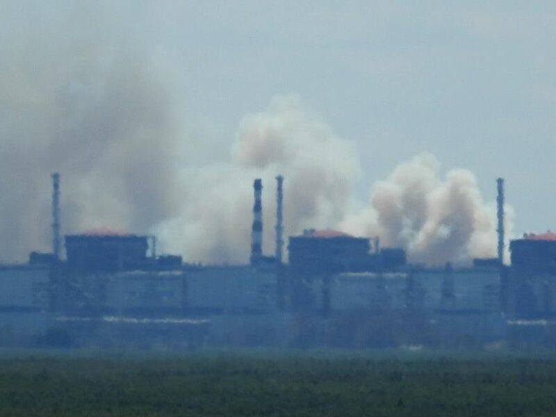 Біля Запорізької АЕС помітили сильне задимлення
