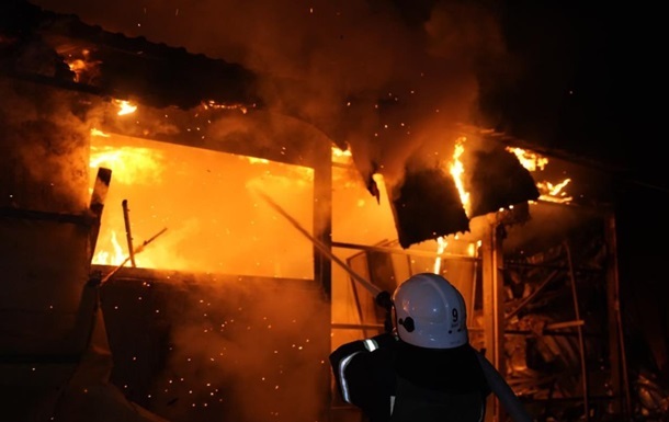 БПЛА атакували Одесу: пожежі на цивільних об’єктах