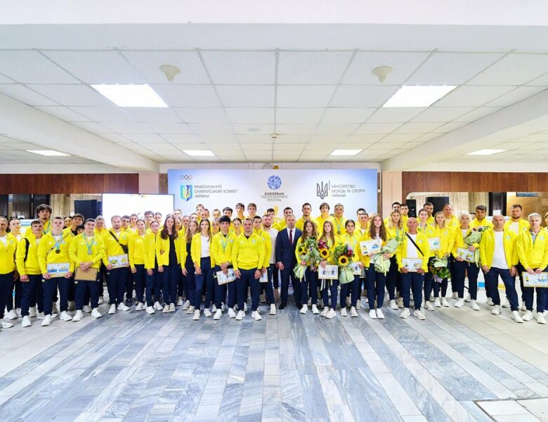 Юні олімпійські переможці вдома!