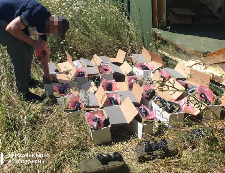 ДБР викрило схованку зі списаними нічниками на території частини