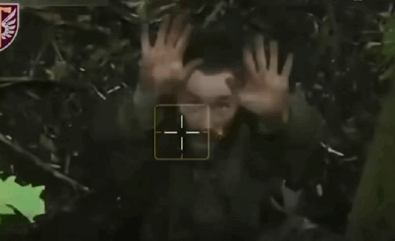 Десантники взяли в полон офіцера РФ