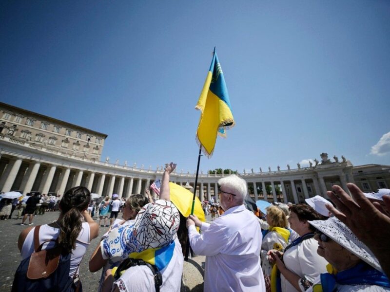 Діалог замість зброї: Папа Лев XIV закликав до молитви за мир