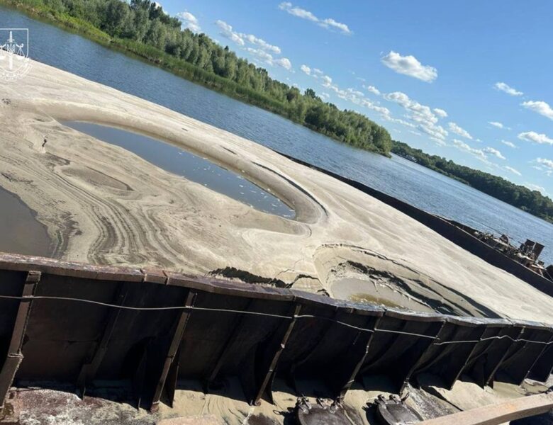 Екокода на 6 млн: на Київщині викрили незаконний видобуток піску з Десни