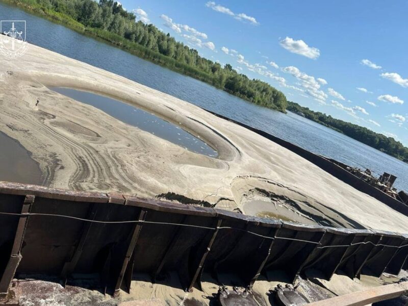 Екокода на 6 млн: на Київщині викрили незаконний видобуток піску з Десни