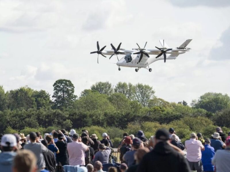 Електричне аеротаксі вперше здійснило політ між аеропортами у Британії
