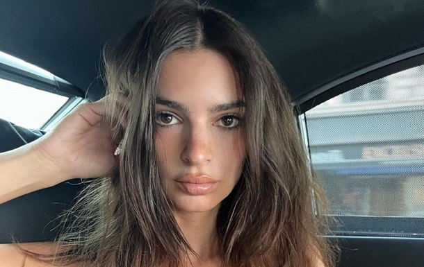 Емілі Ратаковскі офіційно розлучилася з чоловіком