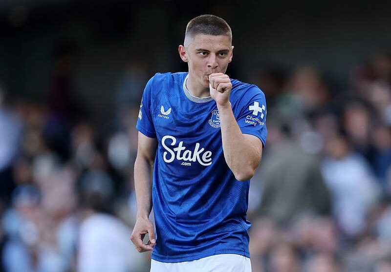 Евертон представляє нову форму: Миколенко залучений