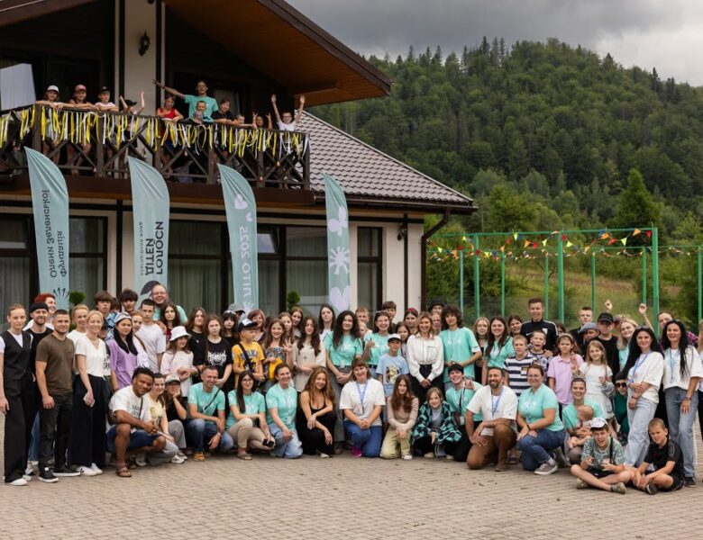 Перша леді України разом із командою Фундації Олени Зеленської відвідала «Голосний кемп» на Буковині