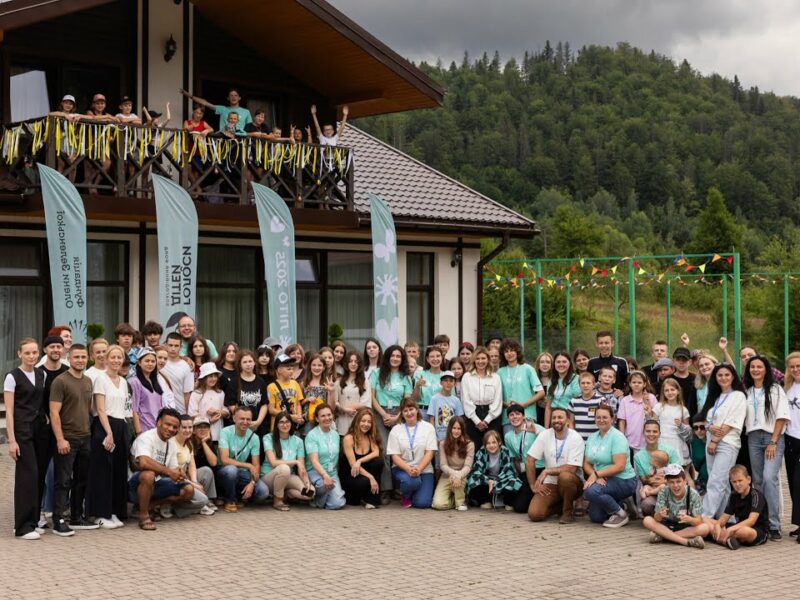 Перша леді України разом із командою Фундації Олени Зеленської відвідала «Голосний кемп» на Буковині