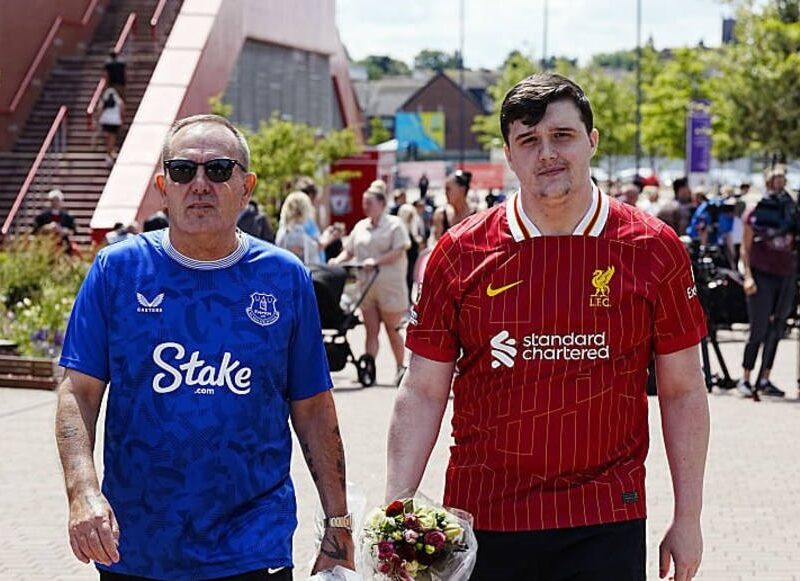 Фанат Евертона вшанував пам’ять гравця Ліверпуля