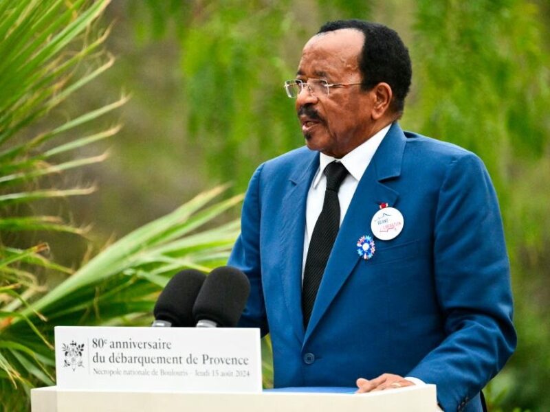 Глава Камеруну в 92 роки планує увосьме балотуватися в президенти